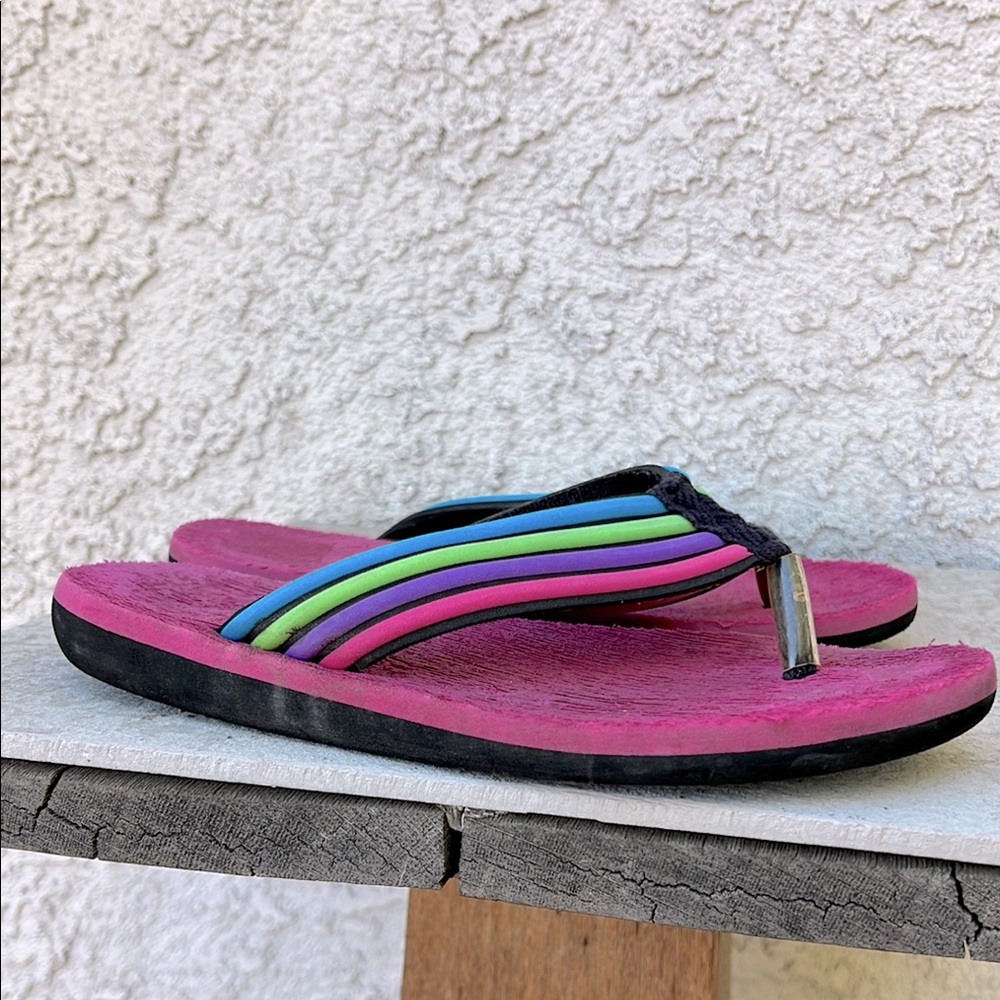 Hawaiian Gear Pink Rainbow Colorful Women's Flip Flops Sandals Foam Beach Casual